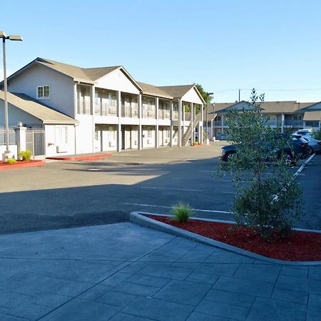 Fairview Inn & Suites Хийлдсбърг Екстериор снимка