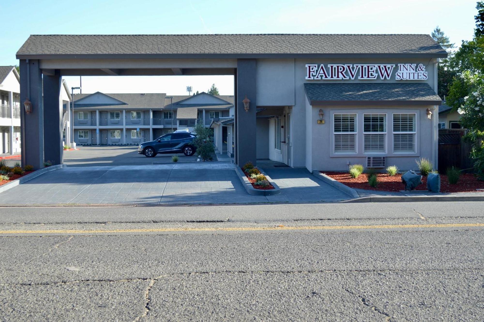 Fairview Inn & Suites Хийлдсбърг Екстериор снимка