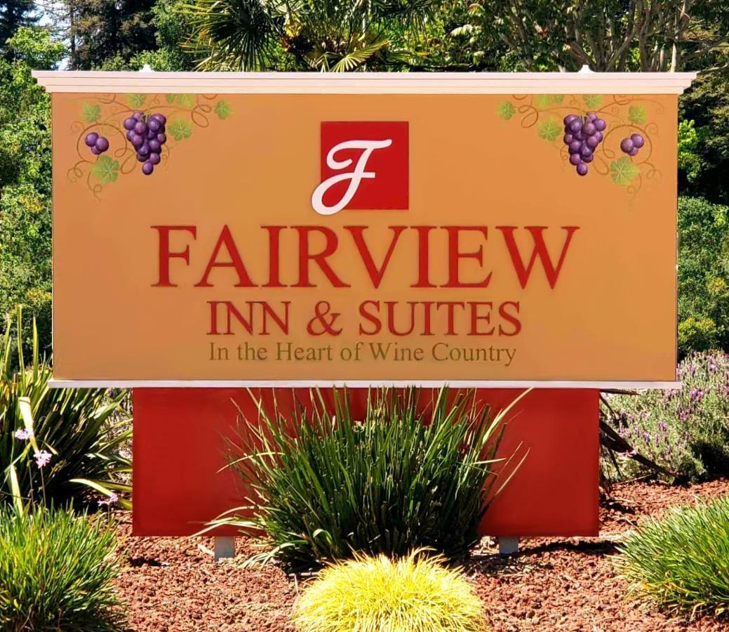 Fairview Inn & Suites Хийлдсбърг Екстериор снимка